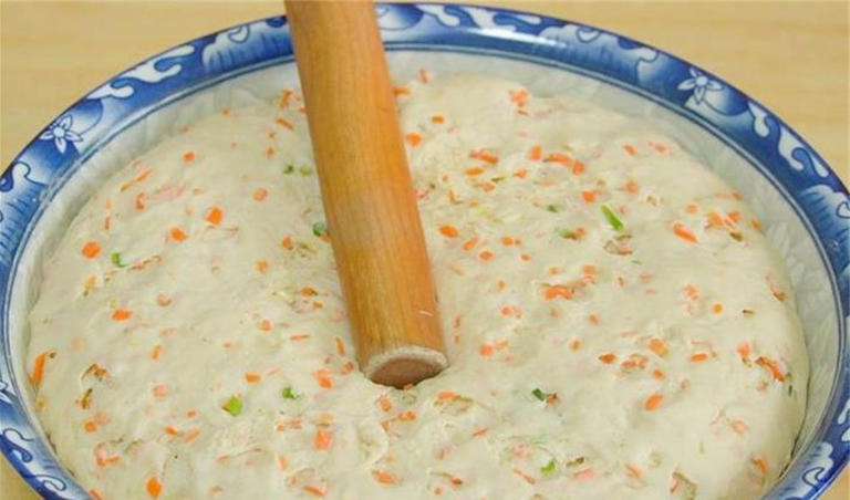 面粉别蒸馒头了，教你懒人做法，比包子馅饼简单，比油条吃着过瘾