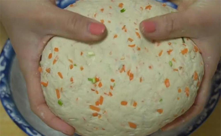 面粉别蒸馒头了，教你懒人做法，比包子馅饼简单，比油条吃着过瘾