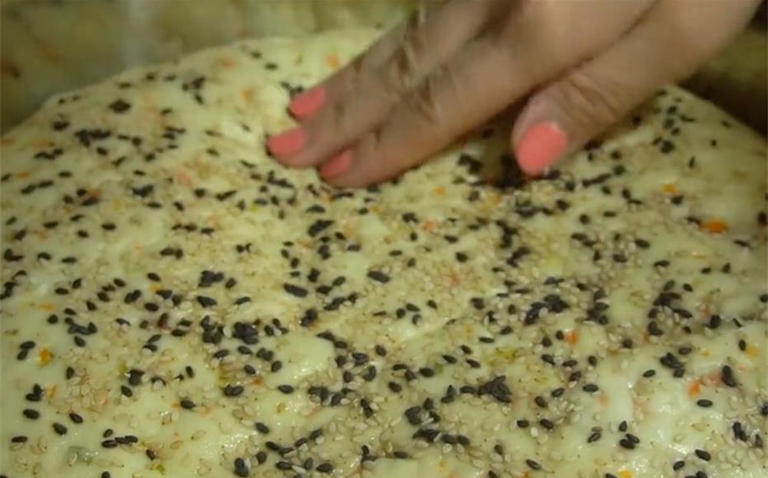 面粉别蒸馒头了，教你懒人做法，比包子馅饼简单，比油条吃着过瘾