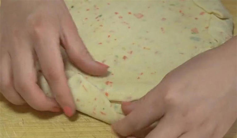 面粉别蒸馒头了，教你懒人做法，比包子馅饼简单，比油条吃着过瘾