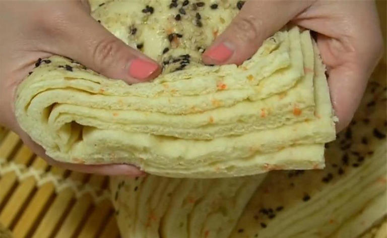 面粉别蒸馒头了，教你懒人做法，比包子馅饼简单，比油条吃着过瘾