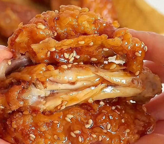 鸡翅这么做比炸鸡店的都好吃！大厨给的秘方，赶紧收藏！